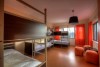 ein Zimmer mit 6 Betten